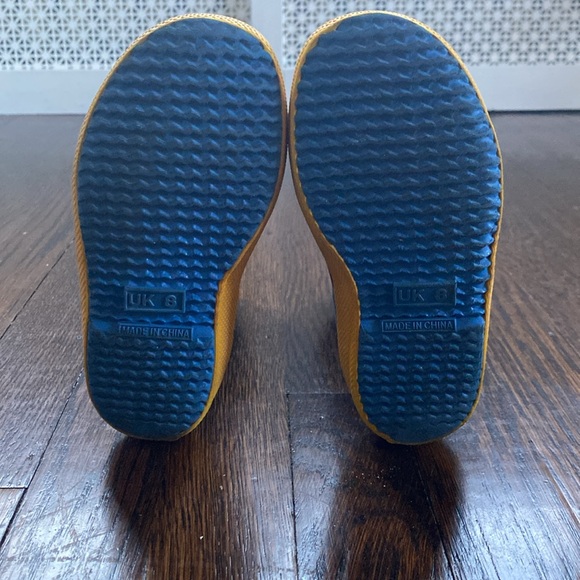 Hunter Kids First Classic Boot 9 Toddler blue with yellow soles - Picture 5 of 9